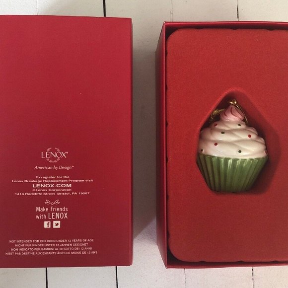 Lenox Cupcake Macy’s Exclusive Christmas Tree Ornament New in box! Retail $60.00 - Picture 3 of 3
